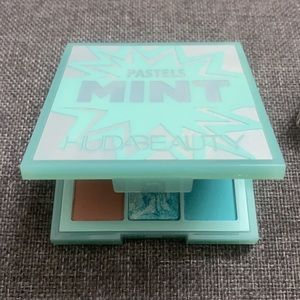 Huda Beauty Pastels pallet in shade - Mint